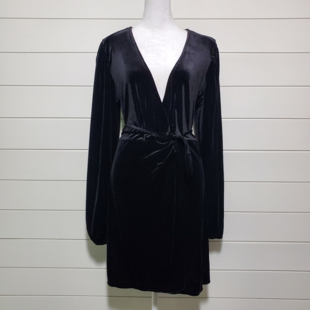 Gianni Bini Midnight Glamour Leighton Wrap Velvet Dress. Size: S‎
